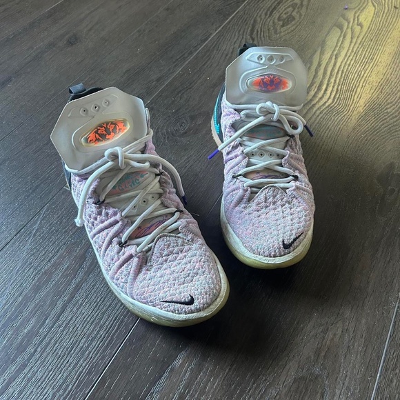 Nike LeBron 18 Low "Pastel Lavender" trainers in white and purple #basketball - Picture 4 of 6